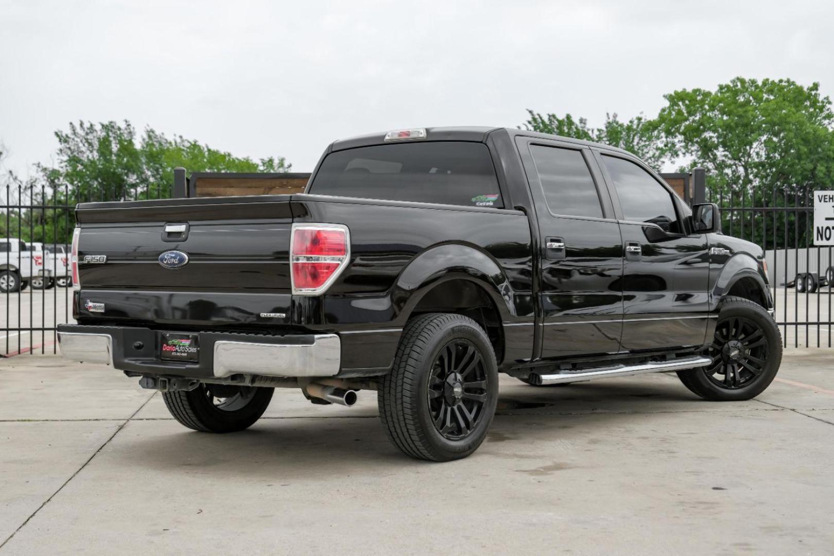 2013 brown Ford F-150 XLT SuperCrew 5.5-ft. Bed 2WD (1FTEW1CM8DK) with an 3.7L V6 DOHC 24V engine, 6-Speed Automatic transmission, located at 2401 E Main St., Grand Prairie, TX, 75050, (972) 262-4440, 32.748981, -96.969643 - Photo#9