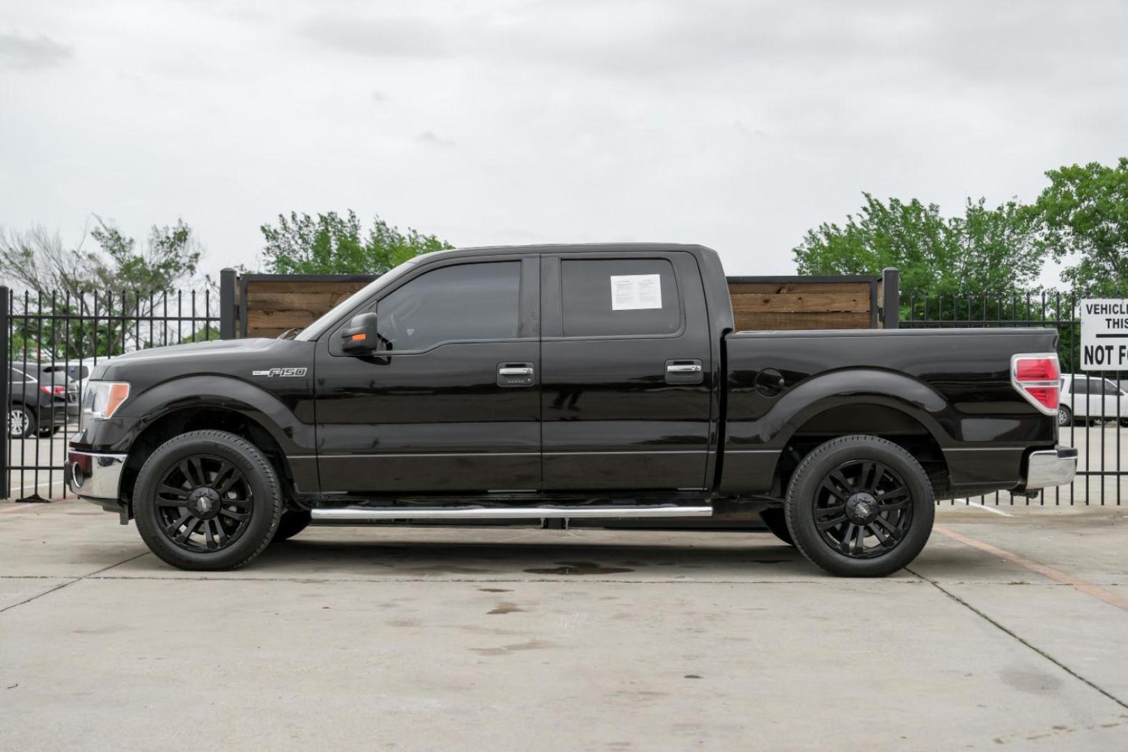 2013 brown Ford F-150 XLT SuperCrew 5.5-ft. Bed 2WD (1FTEW1CM8DK) with an 3.7L V6 DOHC 24V engine, 6-Speed Automatic transmission, located at 2401 E Main St., Grand Prairie, TX, 75050, (972) 262-4440, 32.748981, -96.969643 - Photo#14