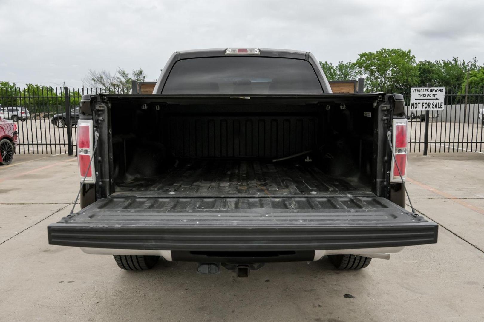 2013 brown Ford F-150 XLT SuperCrew 5.5-ft. Bed 2WD (1FTEW1CM8DK) with an 3.7L V6 DOHC 24V engine, 6-Speed Automatic transmission, located at 2401 E Main St., Grand Prairie, TX, 75050, (972) 262-4440, 32.748981, -96.969643 - Photo#50