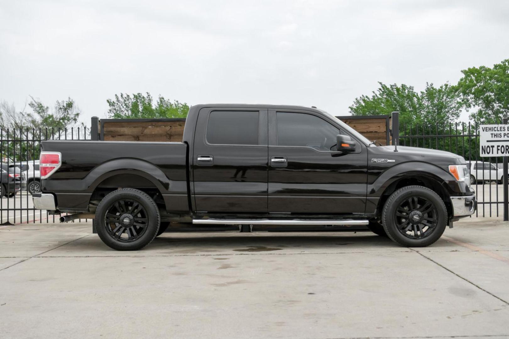 2013 brown Ford F-150 XLT SuperCrew 5.5-ft. Bed 2WD (1FTEW1CM8DK) with an 3.7L V6 DOHC 24V engine, 6-Speed Automatic transmission, located at 2401 E Main St., Grand Prairie, TX, 75050, (972) 262-4440, 32.748981, -96.969643 - Photo#8