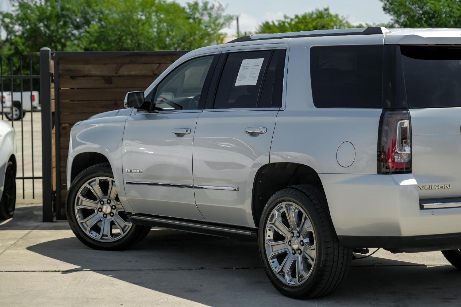 2016 SILVER GMC Yukon Denali 2WD (1GKS1CKJ4GR) with an 6.2L V8 OHV 16V engine, 6-Speed Automatic transmission, located at 2401 E Main St., Grand Prairie, TX, 75050, (972) 262-4440, 32.748981, -96.969643 - Photo#15