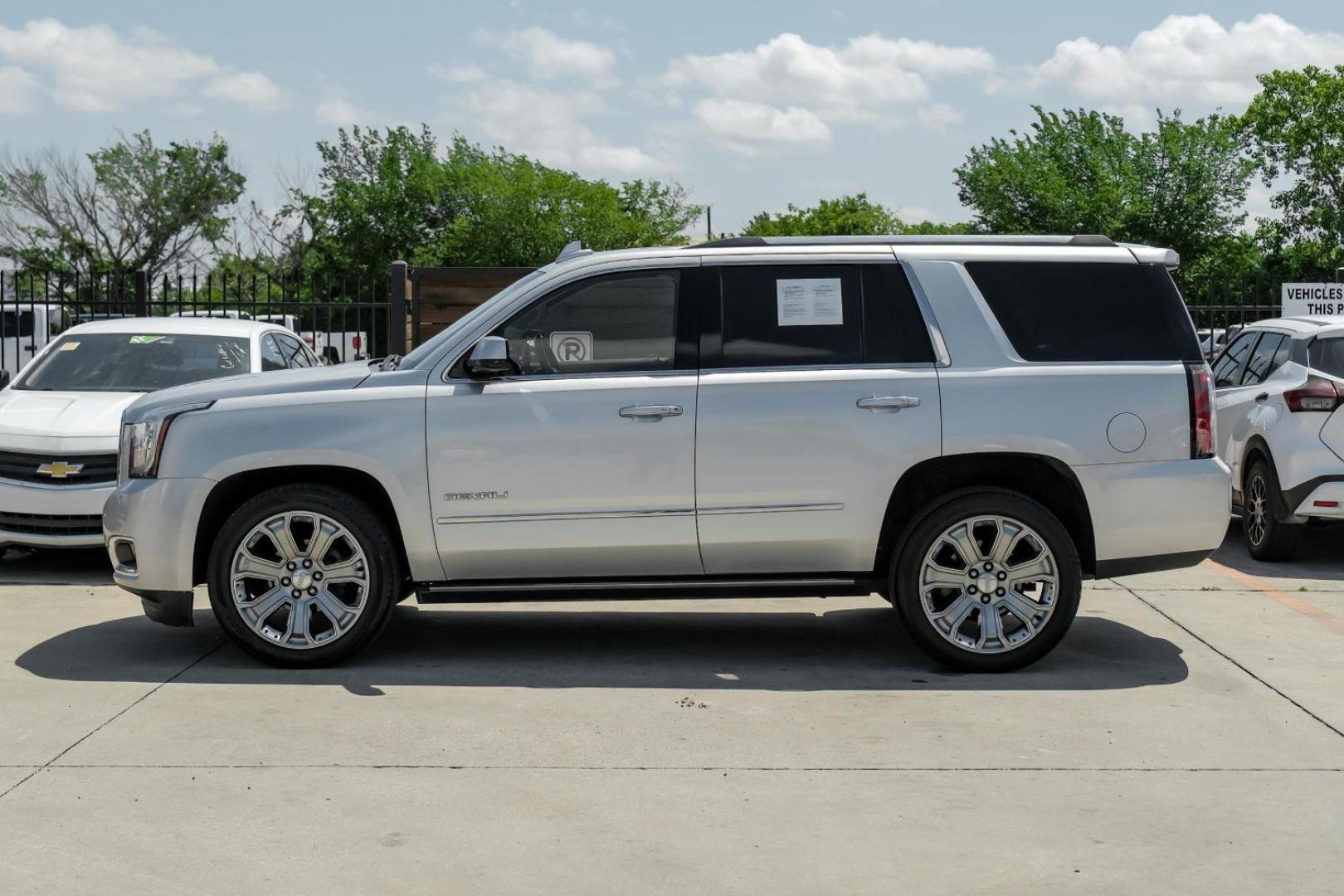 2016 SILVER GMC Yukon Denali 2WD (1GKS1CKJ4GR) with an 6.2L V8 OHV 16V engine, 6-Speed Automatic transmission, located at 2401 E Main St., Grand Prairie, TX, 75050, (972) 262-4440, 32.748981, -96.969643 - Photo#17