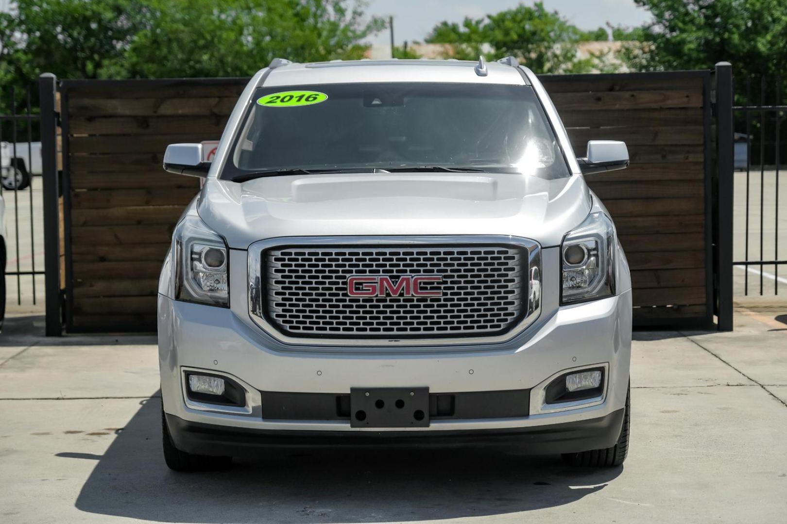 2016 SILVER GMC Yukon Denali 2WD (1GKS1CKJ4GR) with an 6.2L V8 OHV 16V engine, 6-Speed Automatic transmission, located at 2401 E Main St., Grand Prairie, TX, 75050, (972) 262-4440, 32.748981, -96.969643 - Photo#7