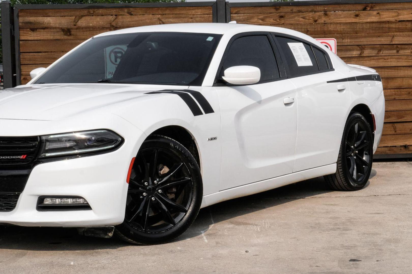 2016 White Dodge Charger R/T (2C3CDXCT8GH) with an 5.7L V8 OHV 16V engine, 8-Speed Automatic transmission, located at 2401 E Main St., Grand Prairie, TX, 75050, (972) 262-4440, 32.748981, -96.969643 - Photo#5