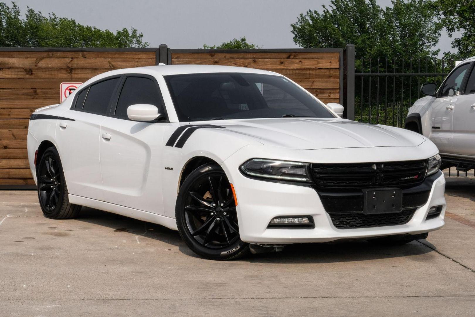 2016 White Dodge Charger R/T (2C3CDXCT8GH) with an 5.7L V8 OHV 16V engine, 8-Speed Automatic transmission, located at 2401 E Main St., Grand Prairie, TX, 75050, (972) 262-4440, 32.748981, -96.969643 - Photo#7