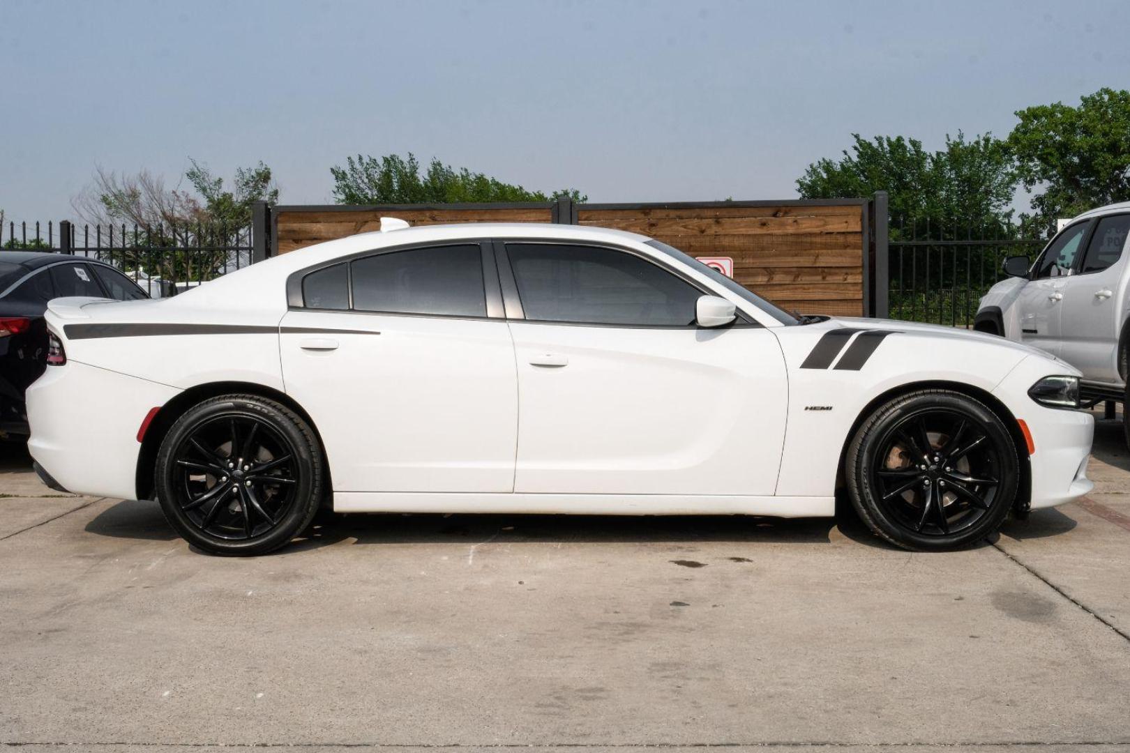 2016 White Dodge Charger R/T (2C3CDXCT8GH) with an 5.7L V8 OHV 16V engine, 8-Speed Automatic transmission, located at 2401 E Main St., Grand Prairie, TX, 75050, (972) 262-4440, 32.748981, -96.969643 - Photo#8