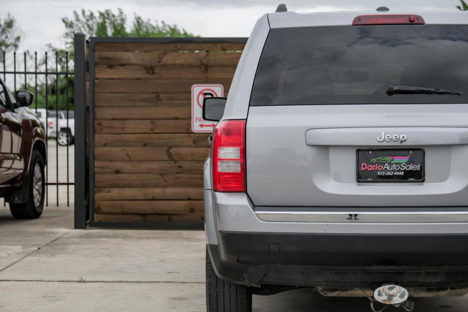 2016 Silver Jeep Patriot Latitude 2WD (1C4NJPFA8GD) with an 2.0L L4 DOHC 16V engine, located at 2401 E Main St., Grand Prairie, TX, 75050, (972) 262-4440, 32.748981, -96.969643 - Photo#48