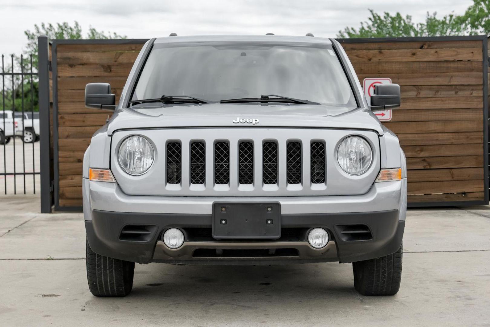 2016 Silver Jeep Patriot Latitude 2WD (1C4NJPFA8GD) with an 2.0L L4 DOHC 16V engine, located at 2401 E Main St., Grand Prairie, TX, 75050, (972) 262-4440, 32.748981, -96.969643 - Photo#5