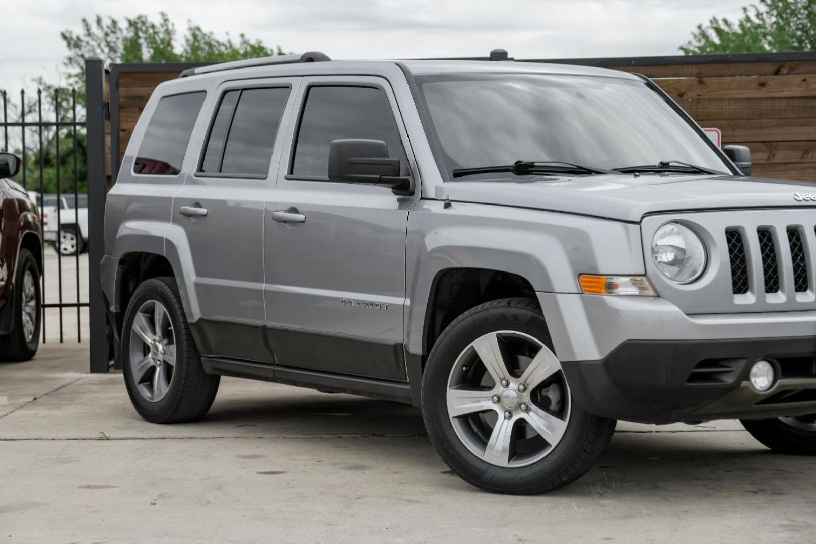 2016 Silver Jeep Patriot Latitude 2WD (1C4NJPFA8GD) with an 2.0L L4 DOHC 16V engine, located at 2401 E Main St., Grand Prairie, TX, 75050, (972) 262-4440, 32.748981, -96.969643 - Photo#7