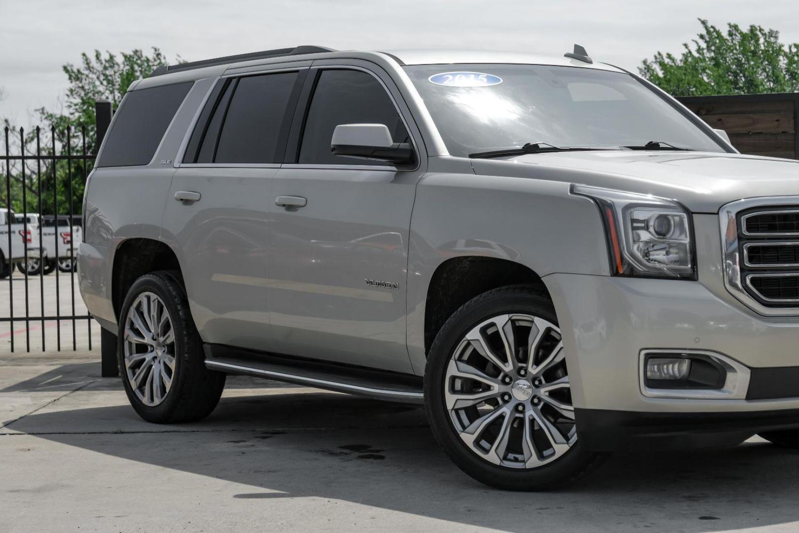 2015 GOLD GMC Yukon SPORT UTILITY 4-DR (1GKS2AKC7FR) with an 5.3L V8 OHV 16V engine, 6-Speed Automatic transmission, located at 2401 E Main St., Grand Prairie, TX, 75050, (972) 262-4440, 32.748981, -96.969643 - Photo#6