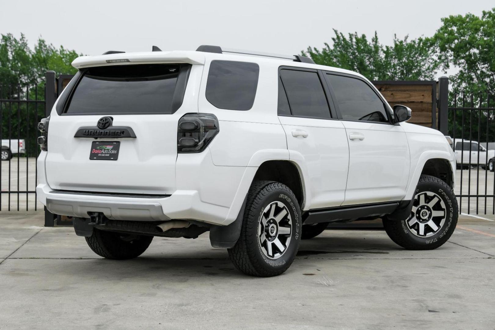 2016 WHITE Toyota 4Runner Trail 4WD (JTEBU5JR0G5) with an 4.0L V6 DOHC 24V engine, 5-Speed Automatic transmission, located at 2401 E Main St., Grand Prairie, TX, 75050, (972) 262-4440, 32.748981, -96.969643 - Photo#9