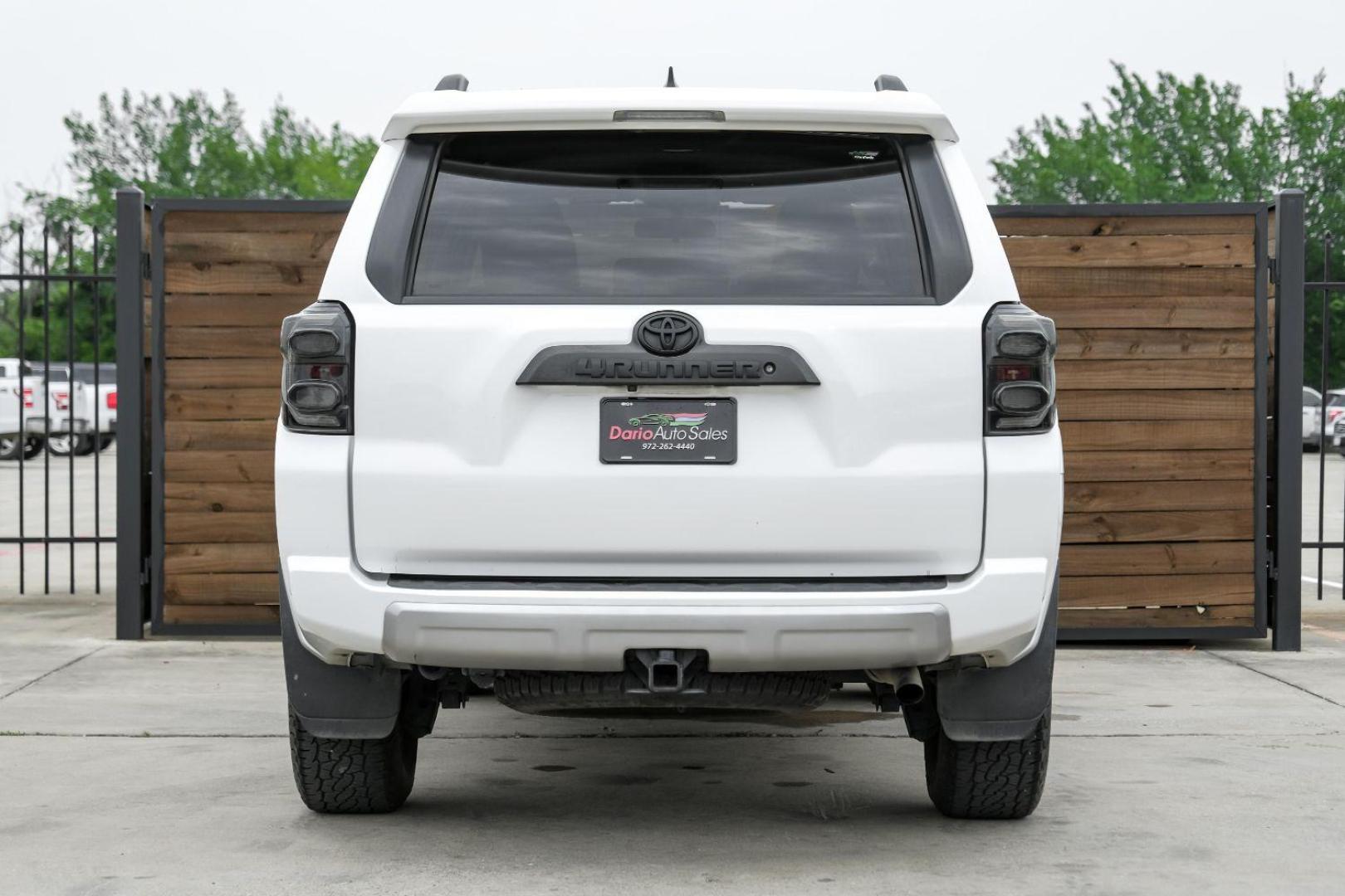 2016 WHITE Toyota 4Runner Trail 4WD (JTEBU5JR0G5) with an 4.0L V6 DOHC 24V engine, 5-Speed Automatic transmission, located at 2401 E Main St., Grand Prairie, TX, 75050, (972) 262-4440, 32.748981, -96.969643 - Photo#10