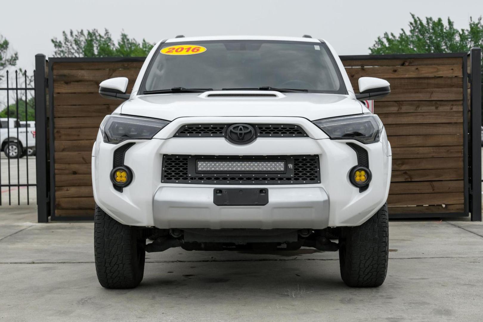 2016 WHITE Toyota 4Runner Trail 4WD (JTEBU5JR0G5) with an 4.0L V6 DOHC 24V engine, 5-Speed Automatic transmission, located at 2401 E Main St., Grand Prairie, TX, 75050, (972) 262-4440, 32.748981, -96.969643 - Photo#4