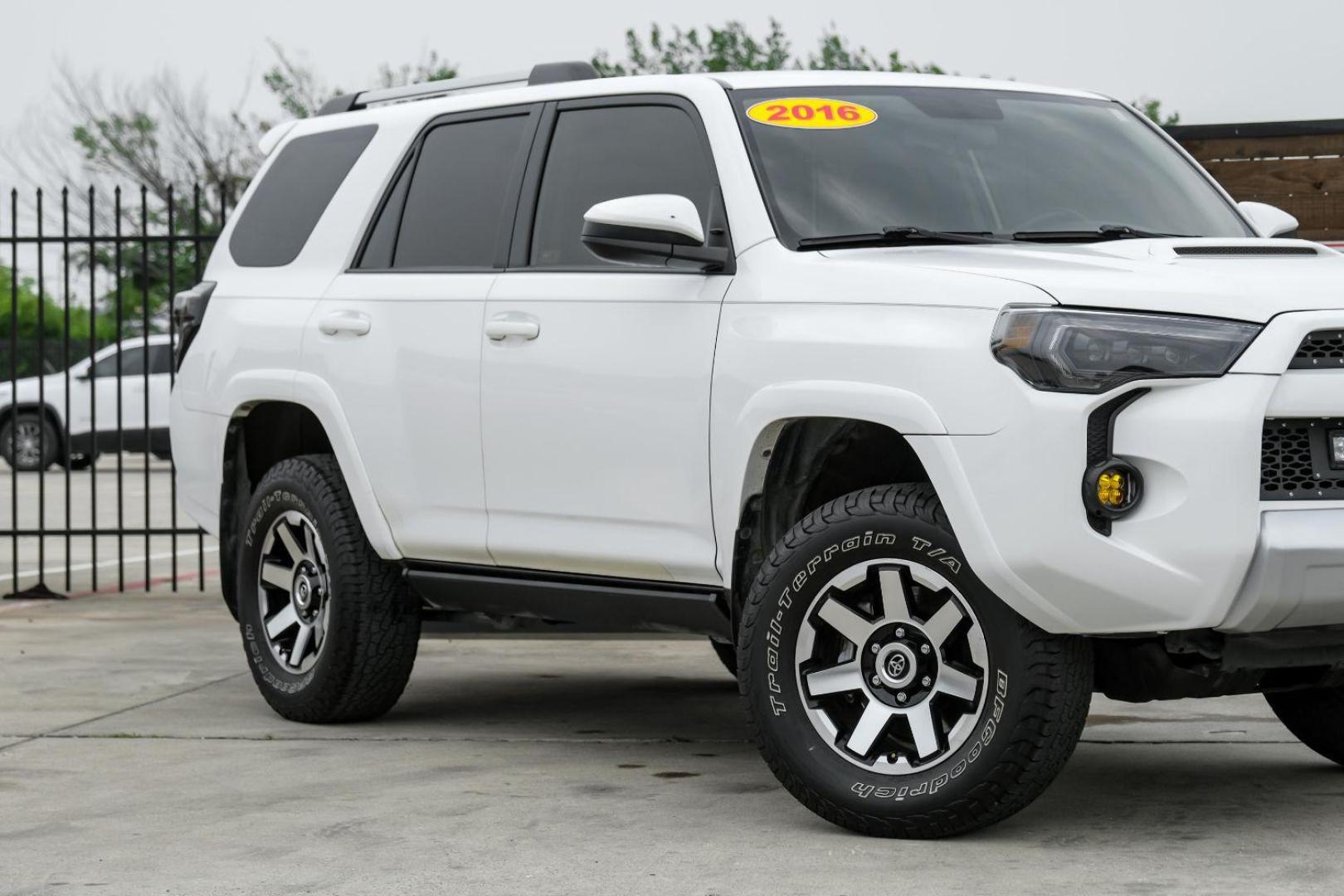 2016 WHITE Toyota 4Runner Trail 4WD (JTEBU5JR0G5) with an 4.0L V6 DOHC 24V engine, 5-Speed Automatic transmission, located at 2401 E Main St., Grand Prairie, TX, 75050, (972) 262-4440, 32.748981, -96.969643 - Photo#6