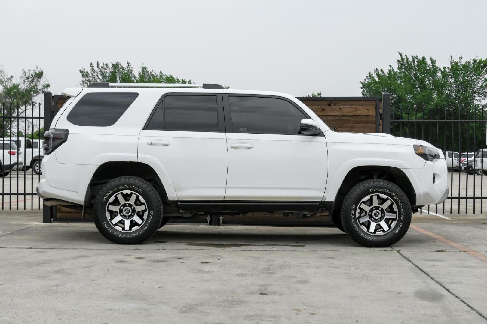 2016 WHITE Toyota 4Runner Trail 4WD (JTEBU5JR0G5) with an 4.0L V6 DOHC 24V engine, 5-Speed Automatic transmission, located at 2401 E Main St., Grand Prairie, TX, 75050, (972) 262-4440, 32.748981, -96.969643 - Photo#8