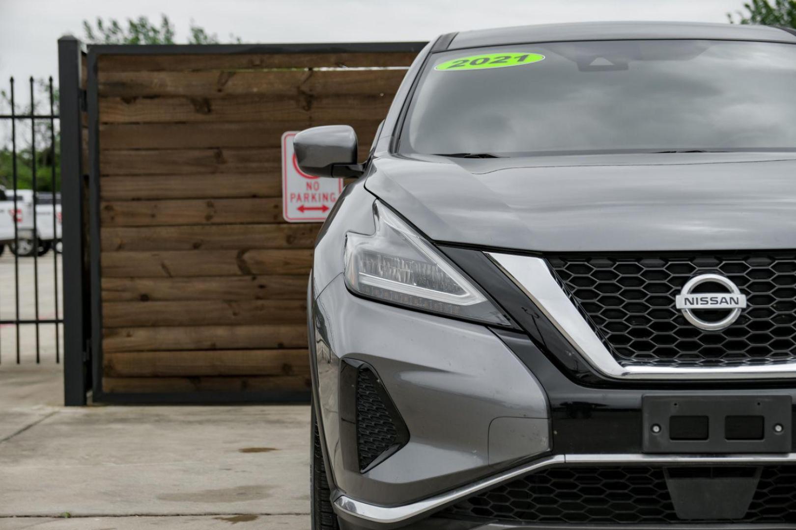 2021 gray Nissan Murano S (5N1AZ2AJ7MC) with an 3.5L V6 DOHC 24V engine, Continuously Variable Transmission transmission, located at 2401 E Main St., Grand Prairie, TX, 75050, (972) 262-4440, 32.748981, -96.969643 - Photo#45