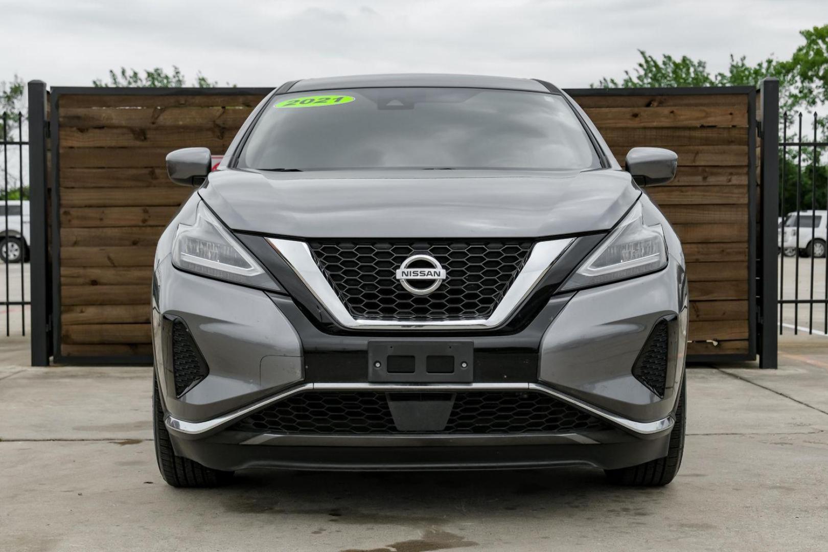 2021 gray Nissan Murano S (5N1AZ2AJ7MC) with an 3.5L V6 DOHC 24V engine, Continuously Variable Transmission transmission, located at 2401 E Main St., Grand Prairie, TX, 75050, (972) 262-4440, 32.748981, -96.969643 - Photo#4