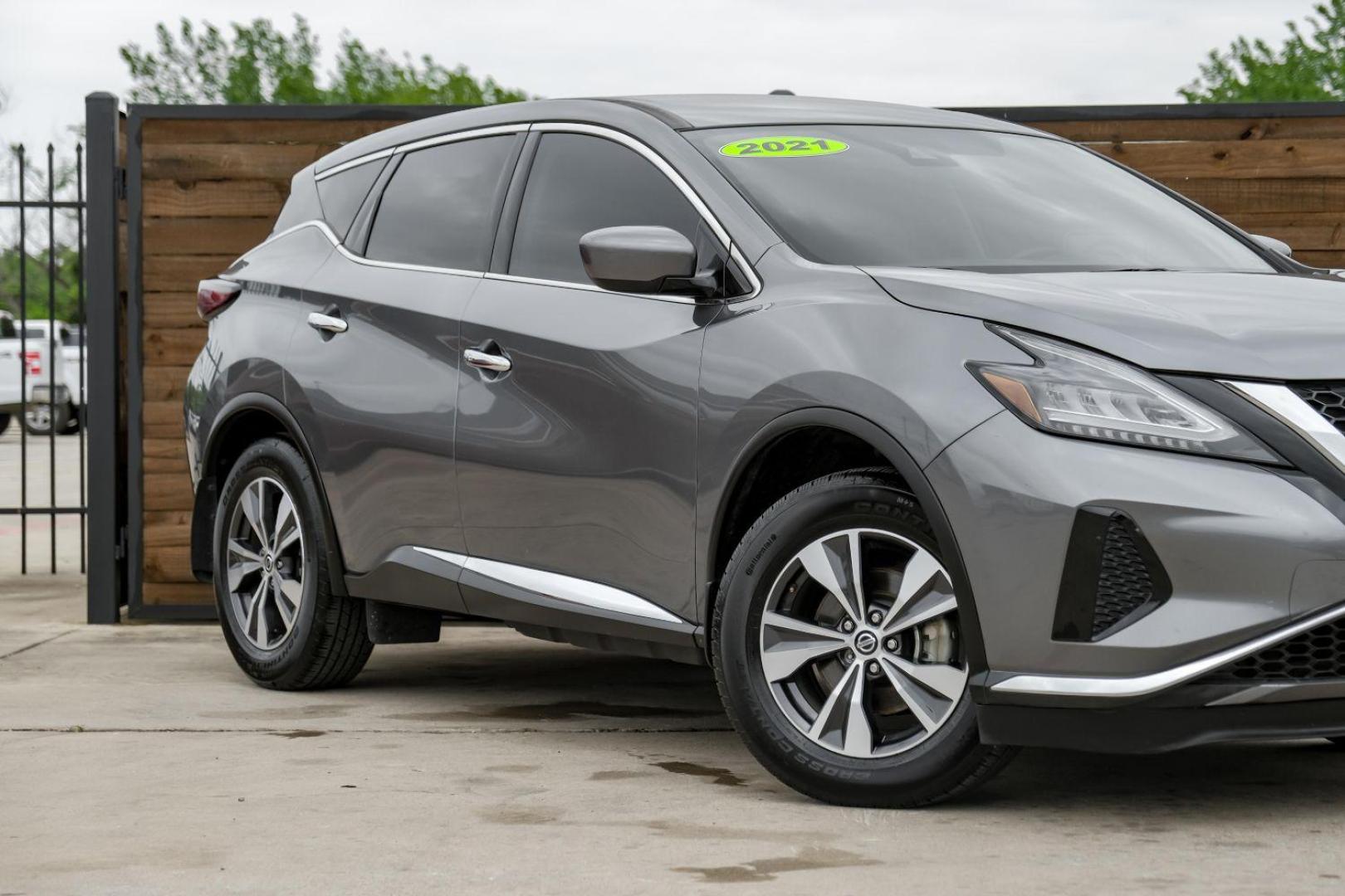 2021 gray Nissan Murano S (5N1AZ2AJ7MC) with an 3.5L V6 DOHC 24V engine, Continuously Variable Transmission transmission, located at 2401 E Main St., Grand Prairie, TX, 75050, (972) 262-4440, 32.748981, -96.969643 - Photo#6