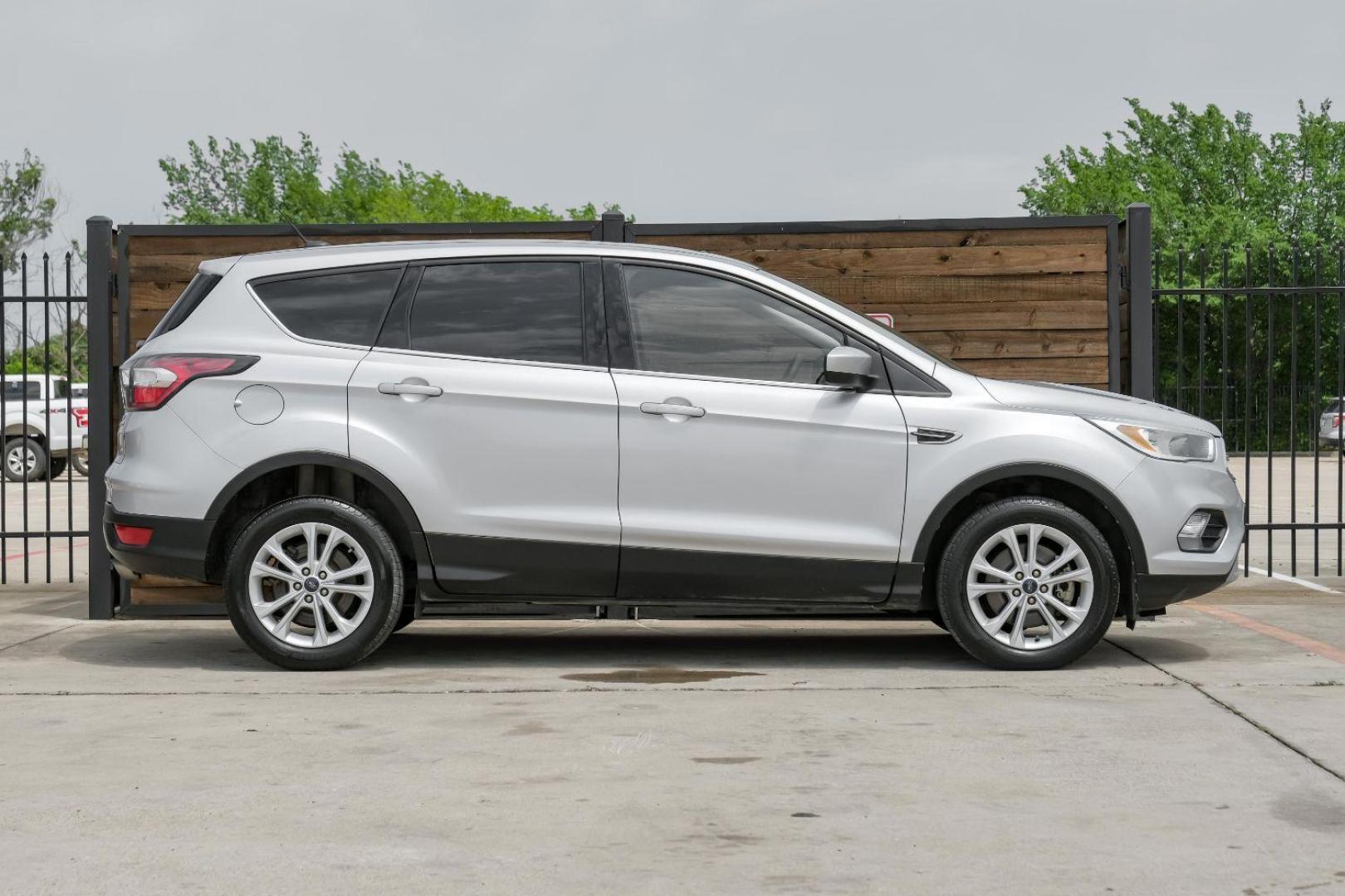 2017 SILVER Ford Escape SE 4WD (1FMCU9G96HU) with an 2.0L L4 DOHC 16V engine, 6-Speed Automatic transmission, located at 2401 E Main St., Grand Prairie, TX, 75050, (972) 262-4440, 32.748981, -96.969643 - Photo#9