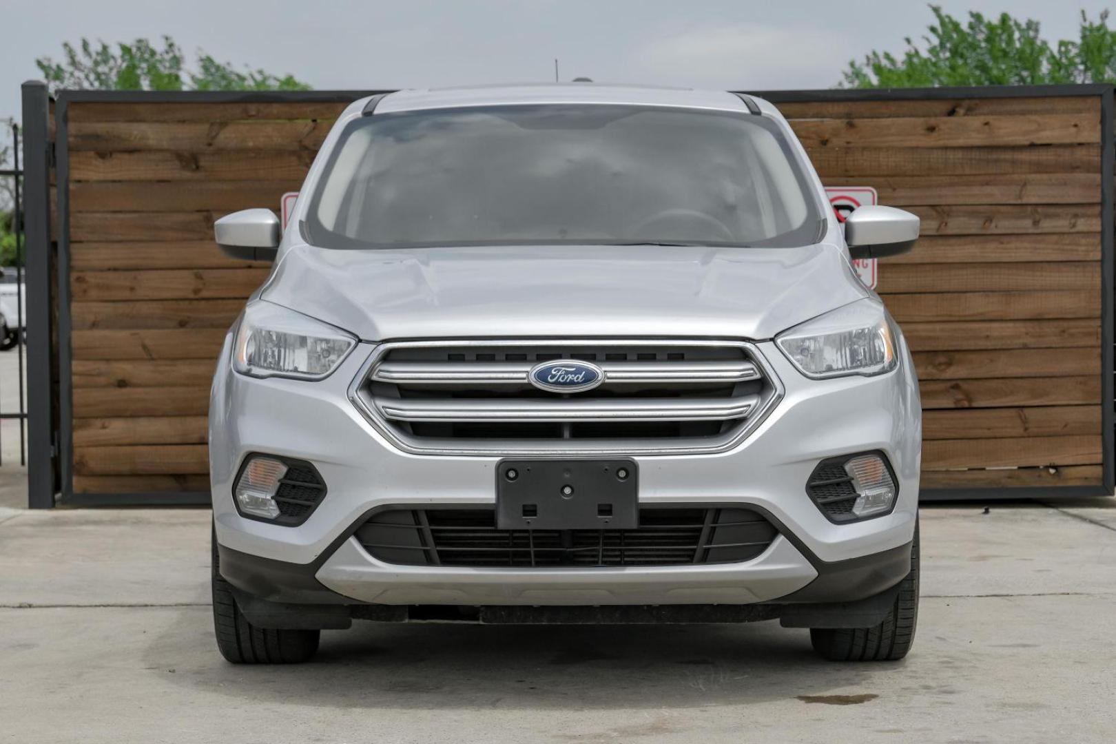 2017 SILVER Ford Escape SE 4WD (1FMCU9G96HU) with an 2.0L L4 DOHC 16V engine, 6-Speed Automatic transmission, located at 2401 E Main St., Grand Prairie, TX, 75050, (972) 262-4440, 32.748981, -96.969643 - Photo#5