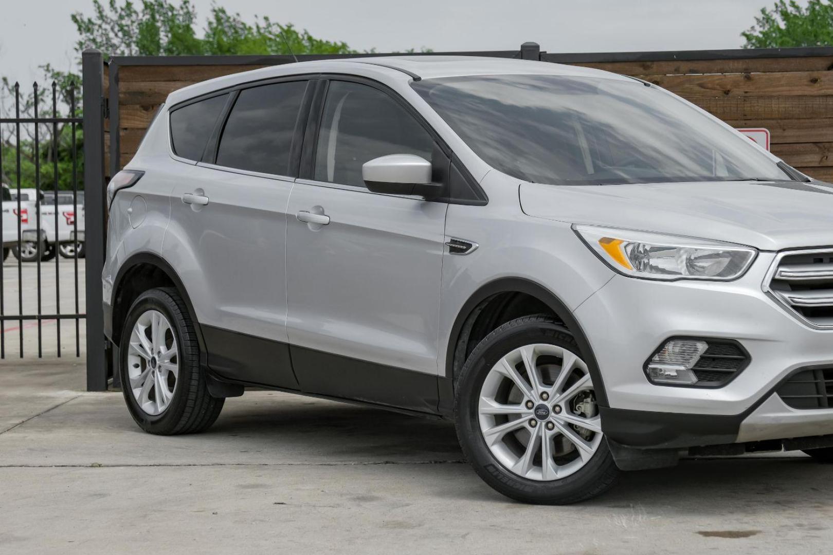 2017 SILVER Ford Escape SE 4WD (1FMCU9G96HU) with an 2.0L L4 DOHC 16V engine, 6-Speed Automatic transmission, located at 2401 E Main St., Grand Prairie, TX, 75050, (972) 262-4440, 32.748981, -96.969643 - Photo#7