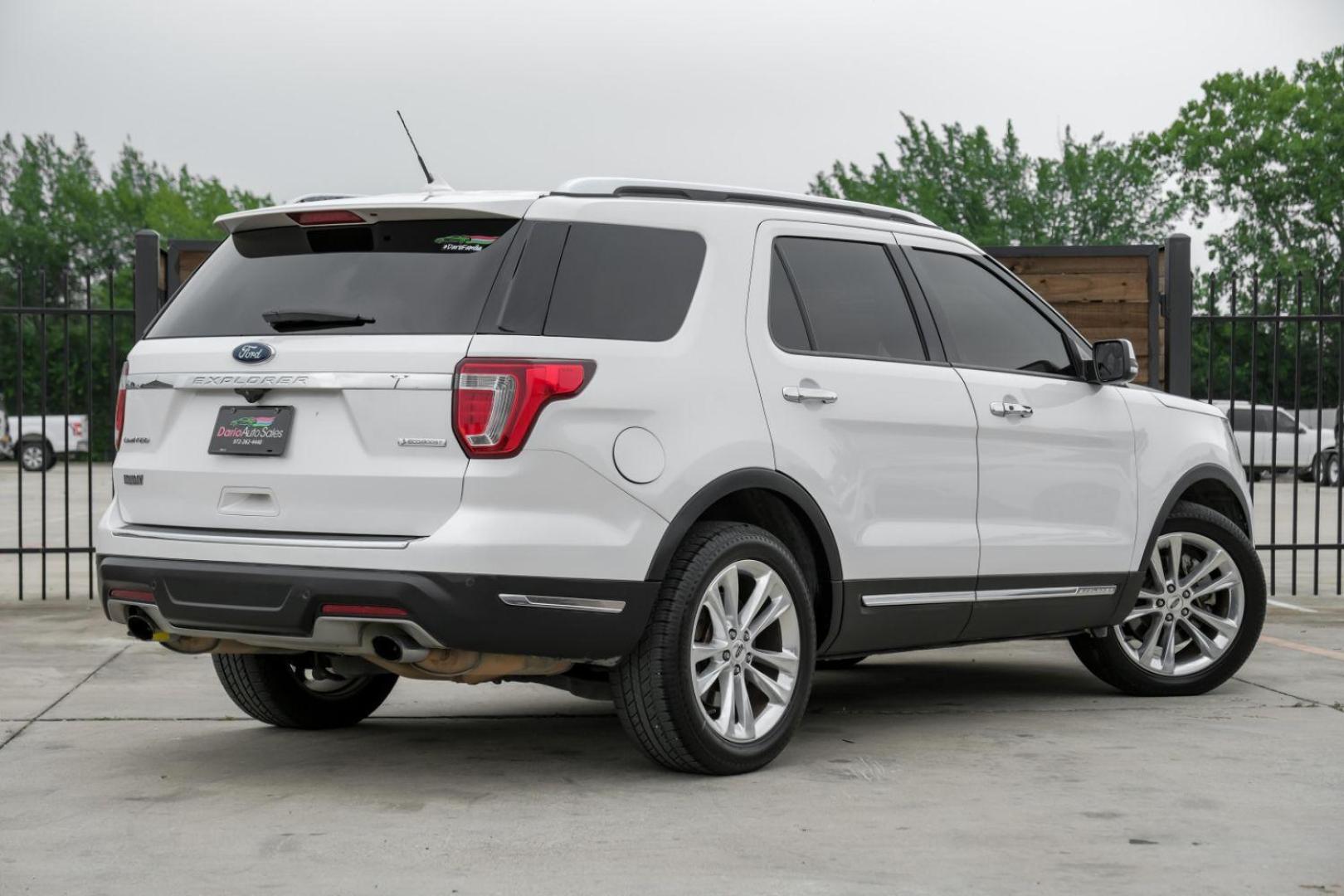 2018 White Ford Explorer Limited FWD (1FM5K7FH8JG) with an 2.3L L4 DOHC 16V engine, 6-Speed Automatic transmission, located at 2401 E Main St., Grand Prairie, TX, 75050, (972) 262-4440, 32.748981, -96.969643 - Photo#9