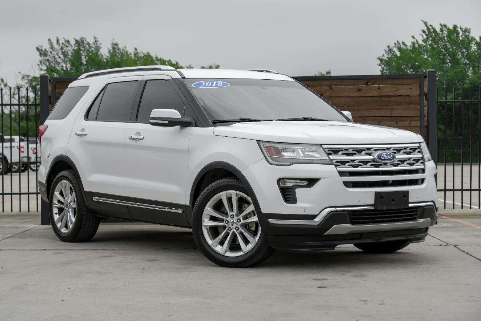 2018 White Ford Explorer Limited FWD (1FM5K7FH8JG) with an 2.3L L4 DOHC 16V engine, 6-Speed Automatic transmission, located at 2401 E Main St., Grand Prairie, TX, 75050, (972) 262-4440, 32.748981, -96.969643 - Photo#5