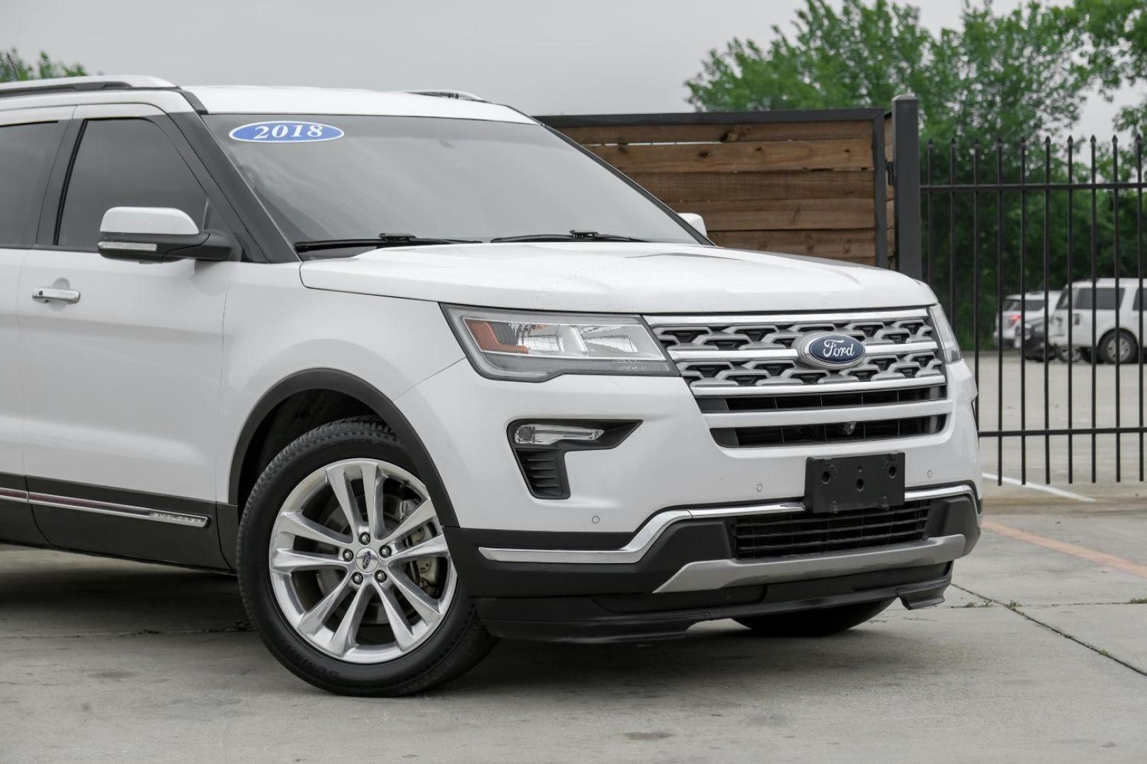 2018 White Ford Explorer Limited FWD (1FM5K7FH8JG) with an 2.3L L4 DOHC 16V engine, 6-Speed Automatic transmission, located at 2401 E Main St., Grand Prairie, TX, 75050, (972) 262-4440, 32.748981, -96.969643 - Photo#7