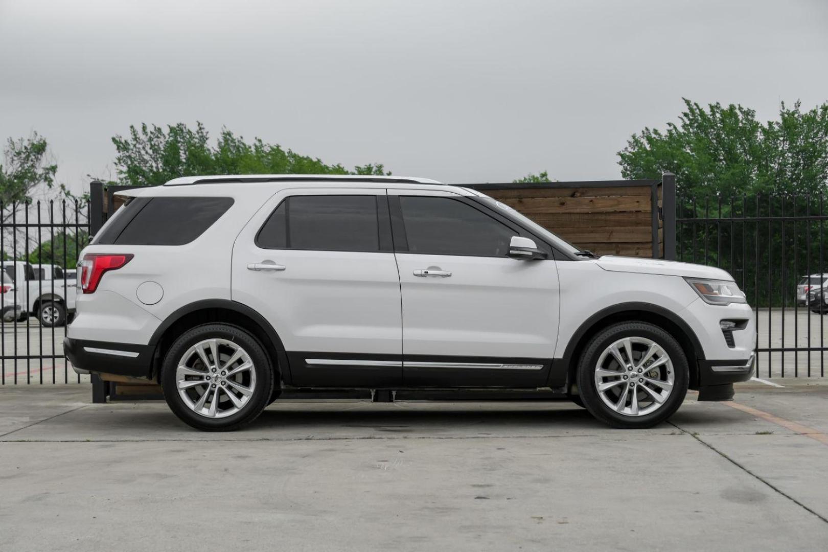 2018 White Ford Explorer Limited FWD (1FM5K7FH8JG) with an 2.3L L4 DOHC 16V engine, 6-Speed Automatic transmission, located at 2401 E Main St., Grand Prairie, TX, 75050, (972) 262-4440, 32.748981, -96.969643 - Photo#8