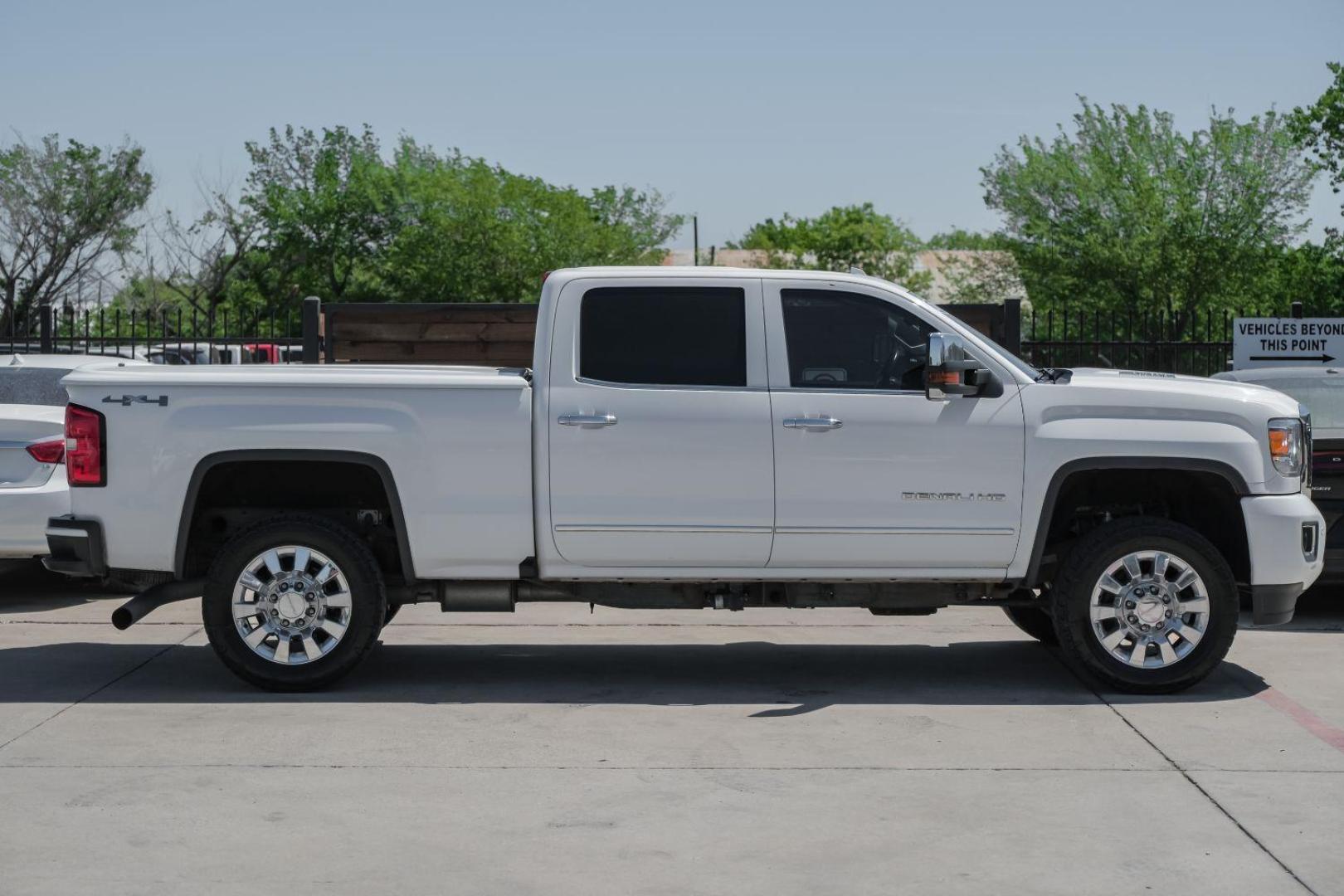 2015 White GMC Sierra 2500HD Denali Crew Cab 4WD (1GT120E80FF) with an 6.6L V8 OHV 16V DIESEL engine, 6-Speed Automatic transmission, located at 2401 E Main St., Grand Prairie, TX, 75050, (972) 262-4440, 32.748981, -96.969643 - Photo#9