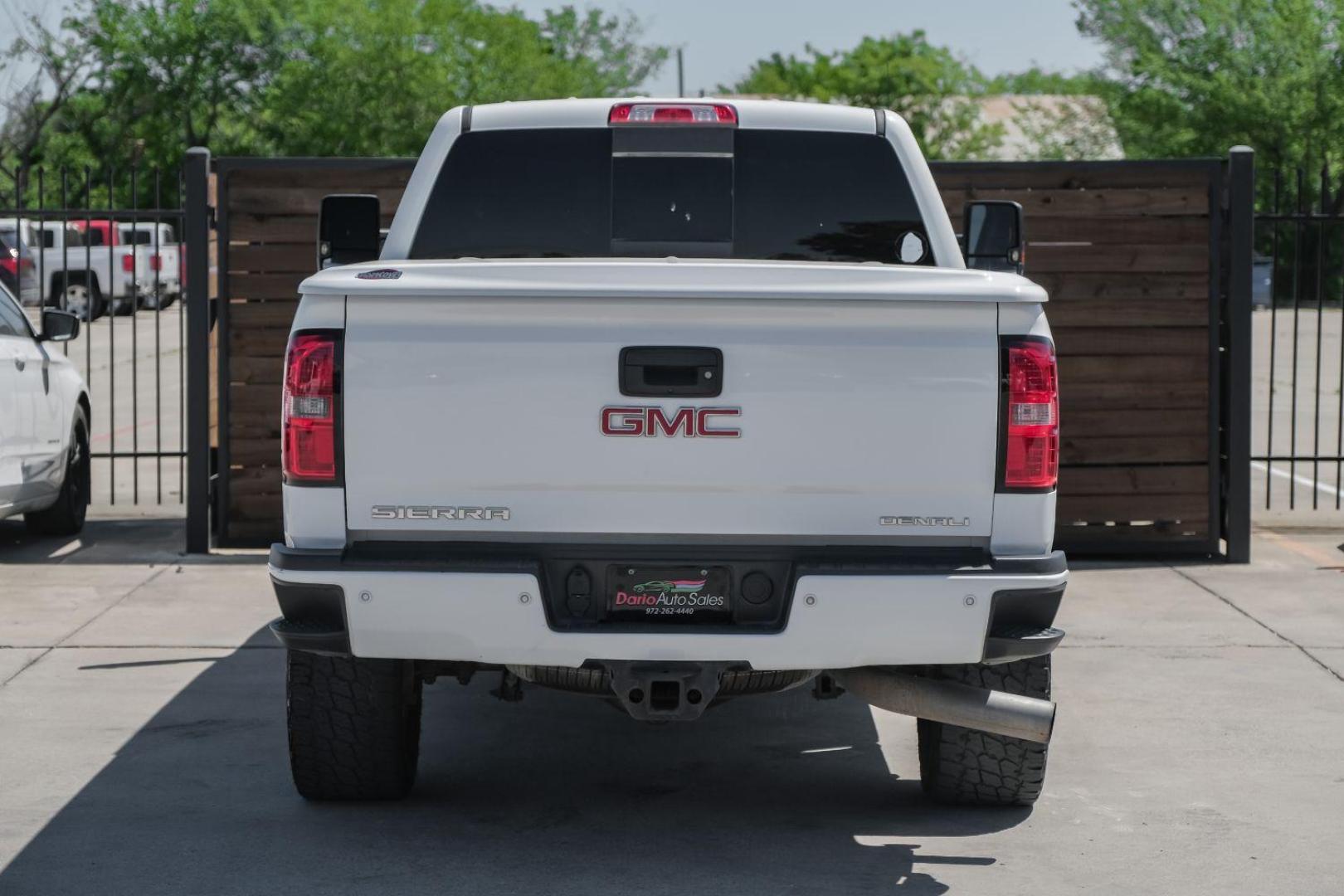 2015 White GMC Sierra 2500HD Denali Crew Cab 4WD (1GT120E80FF) with an 6.6L V8 OHV 16V DIESEL engine, 6-Speed Automatic transmission, located at 2401 E Main St., Grand Prairie, TX, 75050, (972) 262-4440, 32.748981, -96.969643 - Photo#13