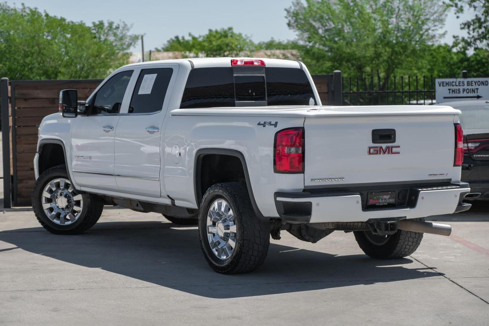 2015 White GMC Sierra 2500HD Denali Crew Cab 4WD (1GT120E80FF) with an 6.6L V8 OHV 16V DIESEL engine, 6-Speed Automatic transmission, located at 2401 E Main St., Grand Prairie, TX, 75050, (972) 262-4440, 32.748981, -96.969643 - Photo#14