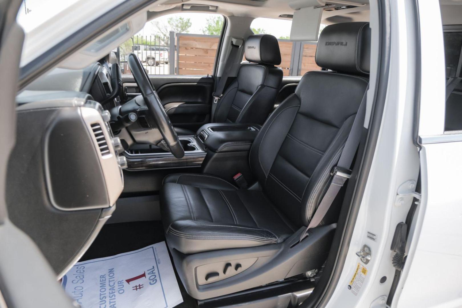 2015 White GMC Sierra 2500HD Denali Crew Cab 4WD (1GT120E80FF) with an 6.6L V8 OHV 16V DIESEL engine, 6-Speed Automatic transmission, located at 2401 E Main St., Grand Prairie, TX, 75050, (972) 262-4440, 32.748981, -96.969643 - Photo#3