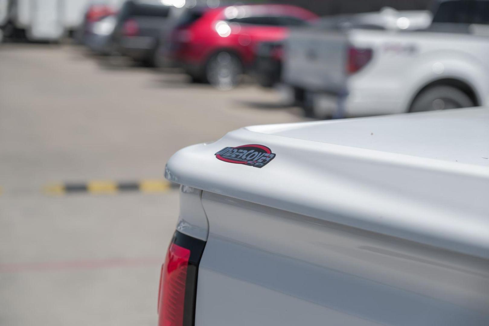 2015 White GMC Sierra 2500HD Denali Crew Cab 4WD (1GT120E80FF) with an 6.6L V8 OHV 16V DIESEL engine, 6-Speed Automatic transmission, located at 2401 E Main St., Grand Prairie, TX, 75050, (972) 262-4440, 32.748981, -96.969643 - Photo#67