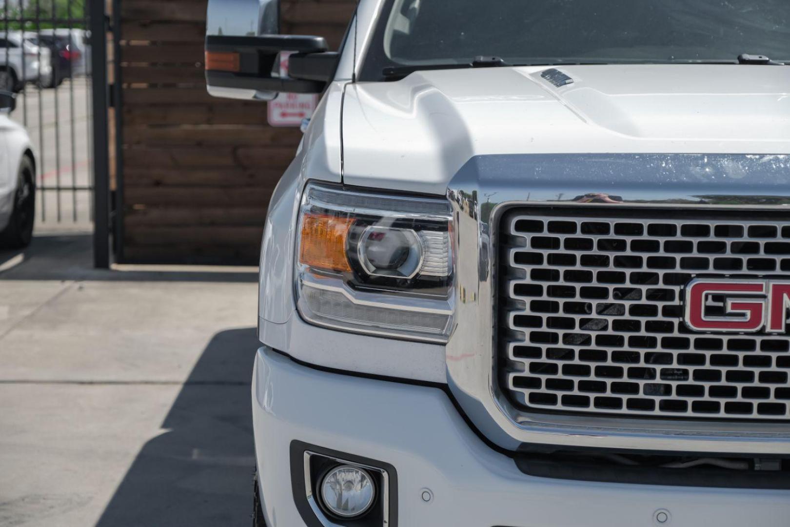 2015 White GMC Sierra 2500HD Denali Crew Cab 4WD (1GT120E80FF) with an 6.6L V8 OHV 16V DIESEL engine, 6-Speed Automatic transmission, located at 2401 E Main St., Grand Prairie, TX, 75050, (972) 262-4440, 32.748981, -96.969643 - Photo#68