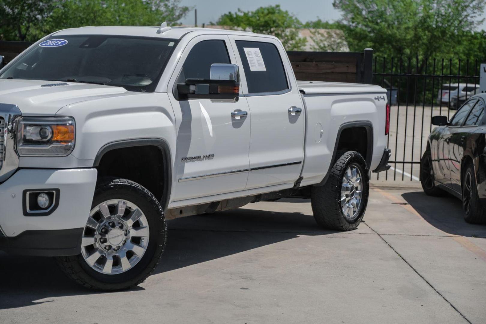 2015 White GMC Sierra 2500HD Denali Crew Cab 4WD (1GT120E80FF) with an 6.6L V8 OHV 16V DIESEL engine, 6-Speed Automatic transmission, located at 2401 E Main St., Grand Prairie, TX, 75050, (972) 262-4440, 32.748981, -96.969643 - Photo#6