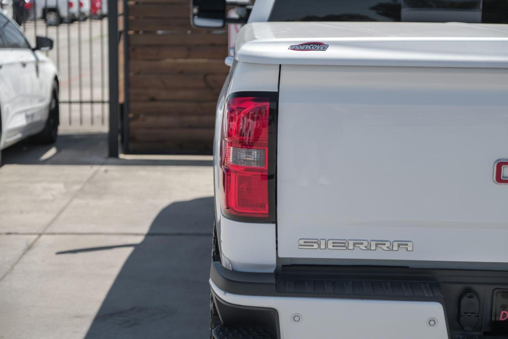 2015 White GMC Sierra 2500HD Denali Crew Cab 4WD (1GT120E80FF) with an 6.6L V8 OHV 16V DIESEL engine, 6-Speed Automatic transmission, located at 2401 E Main St., Grand Prairie, TX, 75050, (972) 262-4440, 32.748981, -96.969643 - Photo#69