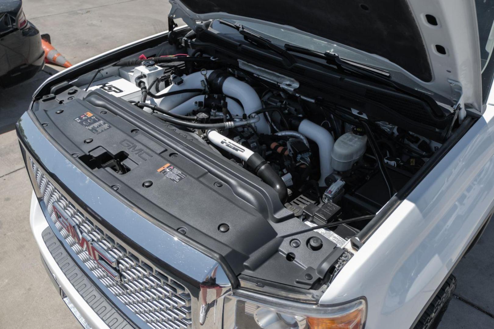 2015 White GMC Sierra 2500HD Denali Crew Cab 4WD (1GT120E80FF) with an 6.6L V8 OHV 16V DIESEL engine, 6-Speed Automatic transmission, located at 2401 E Main St., Grand Prairie, TX, 75050, (972) 262-4440, 32.748981, -96.969643 - Photo#70