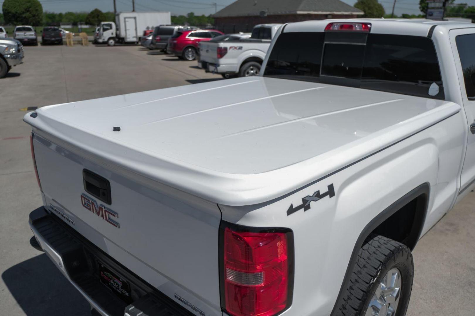 2015 White GMC Sierra 2500HD Denali Crew Cab 4WD (1GT120E80FF) with an 6.6L V8 OHV 16V DIESEL engine, 6-Speed Automatic transmission, located at 2401 E Main St., Grand Prairie, TX, 75050, (972) 262-4440, 32.748981, -96.969643 - Photo#76