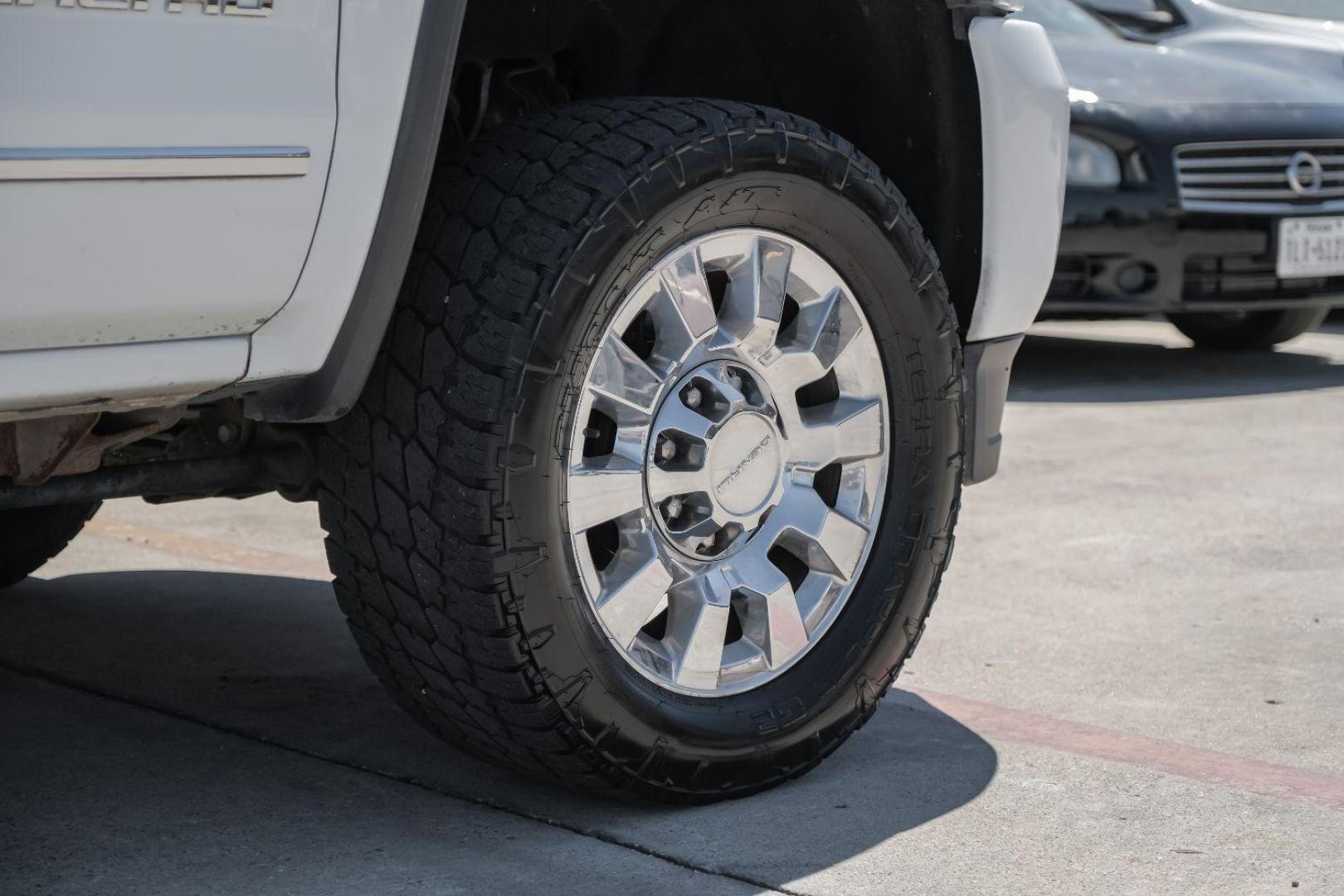 2015 White GMC Sierra 2500HD Denali Crew Cab 4WD (1GT120E80FF) with an 6.6L V8 OHV 16V DIESEL engine, 6-Speed Automatic transmission, located at 2401 E Main St., Grand Prairie, TX, 75050, (972) 262-4440, 32.748981, -96.969643 - Photo#79