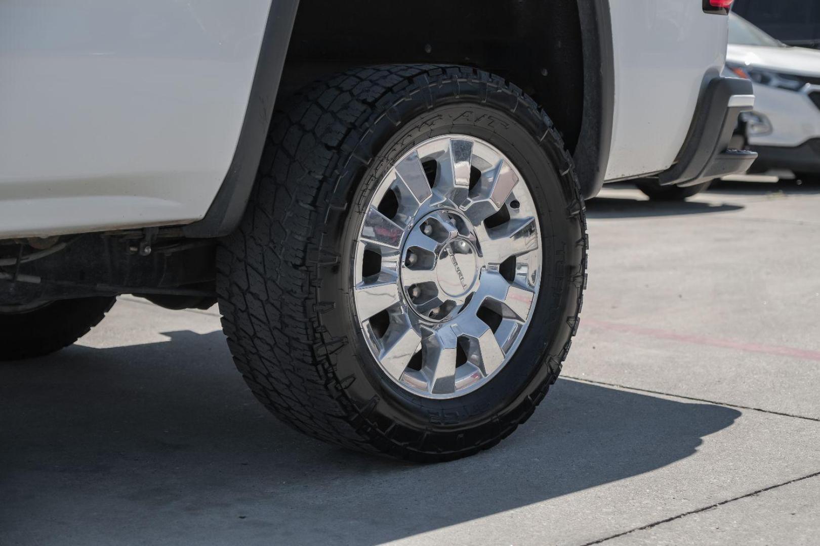 2015 White GMC Sierra 2500HD Denali Crew Cab 4WD (1GT120E80FF) with an 6.6L V8 OHV 16V DIESEL engine, 6-Speed Automatic transmission, located at 2401 E Main St., Grand Prairie, TX, 75050, (972) 262-4440, 32.748981, -96.969643 - Photo#81