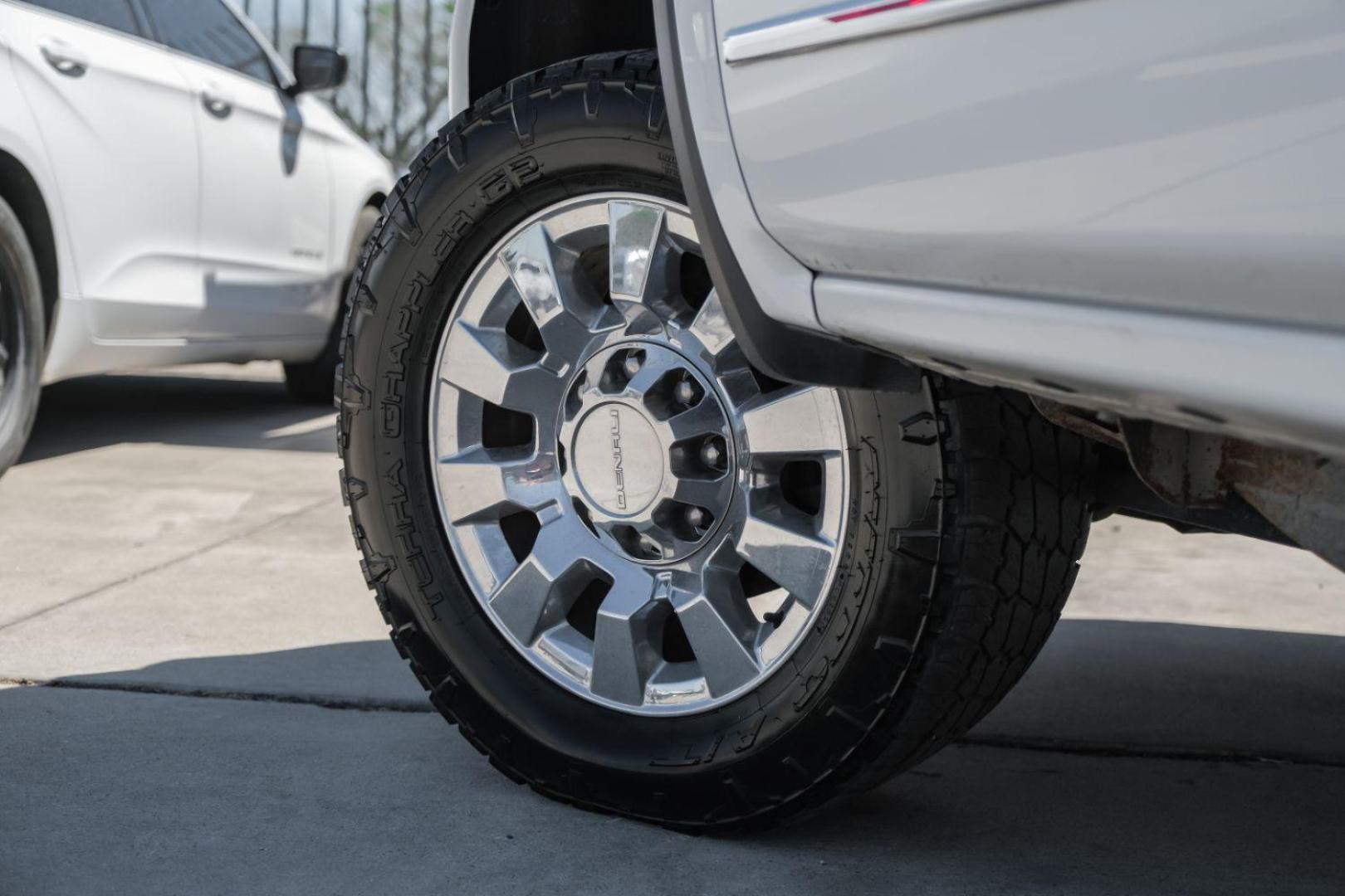 2015 White GMC Sierra 2500HD Denali Crew Cab 4WD (1GT120E80FF) with an 6.6L V8 OHV 16V DIESEL engine, 6-Speed Automatic transmission, located at 2401 E Main St., Grand Prairie, TX, 75050, (972) 262-4440, 32.748981, -96.969643 - Photo#82