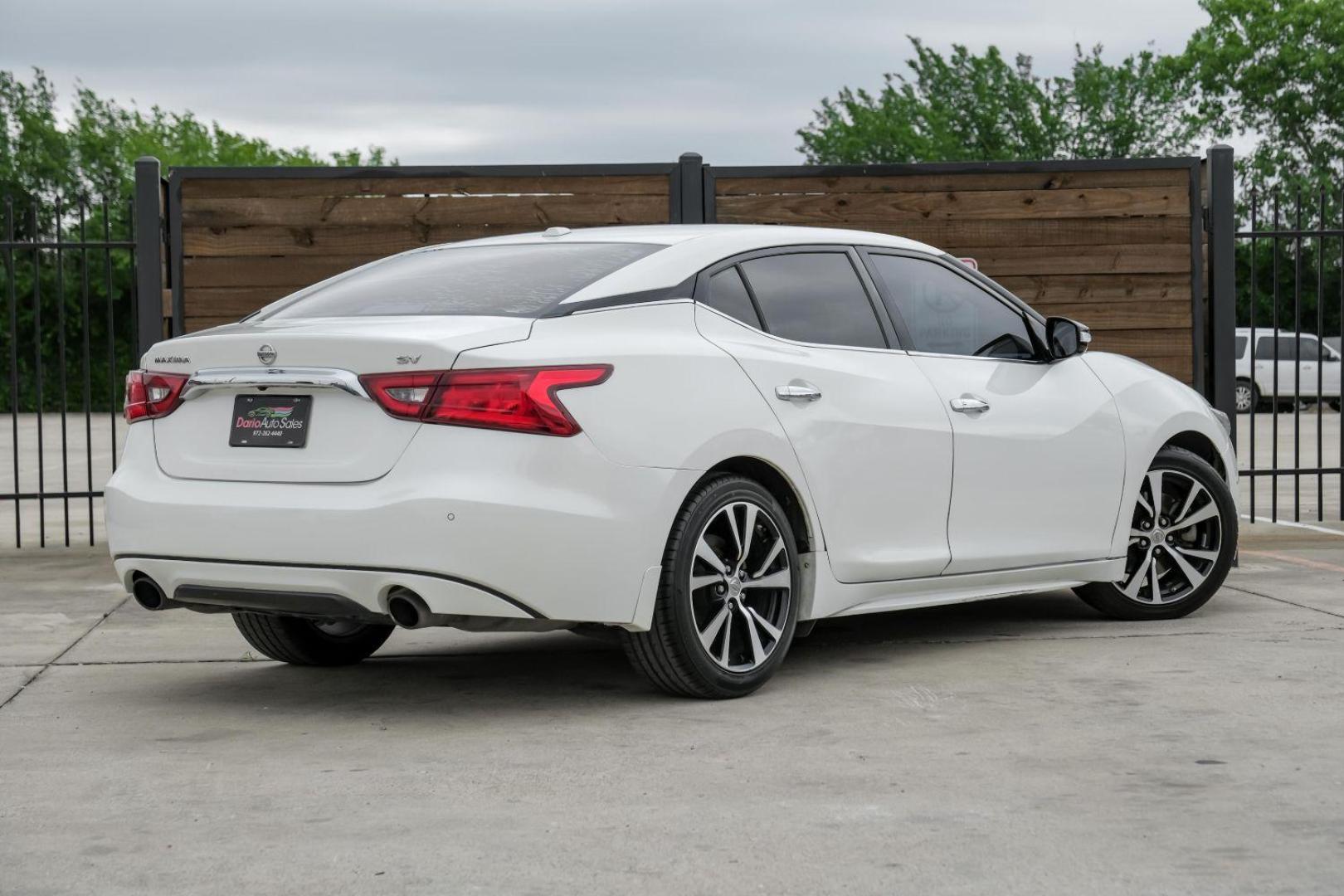 2018 WHITE Nissan Maxima 3.5 SL (1N4AA6AP2JC) with an 3.5L V6 DOHC 24V engine, Continuously Variable Transmission transmission, located at 2401 E Main St., Grand Prairie, TX, 75050, (972) 262-4440, 32.748981, -96.969643 - Photo#9