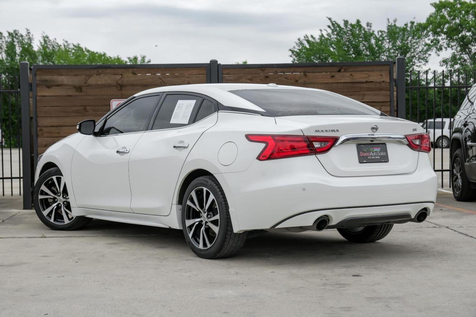 2018 WHITE Nissan Maxima 3.5 SL (1N4AA6AP2JC) with an 3.5L V6 DOHC 24V engine, Continuously Variable Transmission transmission, located at 2401 E Main St., Grand Prairie, TX, 75050, (972) 262-4440, 32.748981, -96.969643 - Photo#11