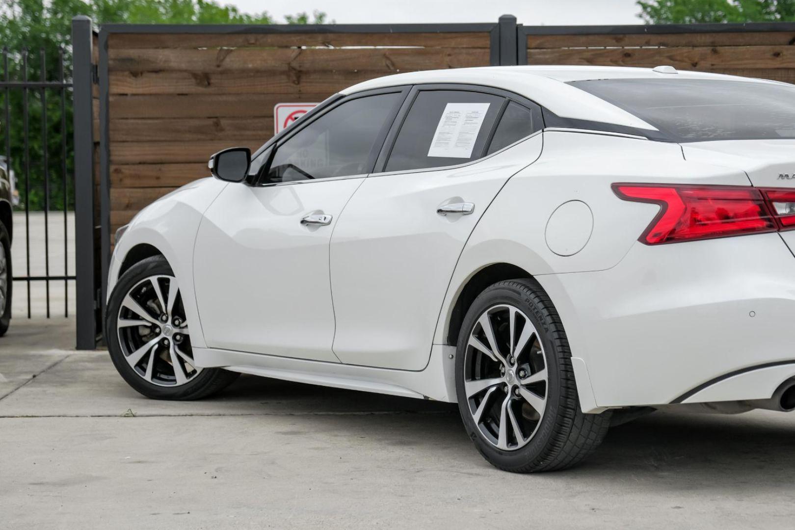 2018 WHITE Nissan Maxima 3.5 SL (1N4AA6AP2JC) with an 3.5L V6 DOHC 24V engine, Continuously Variable Transmission transmission, located at 2401 E Main St., Grand Prairie, TX, 75050, (972) 262-4440, 32.748981, -96.969643 - Photo#12