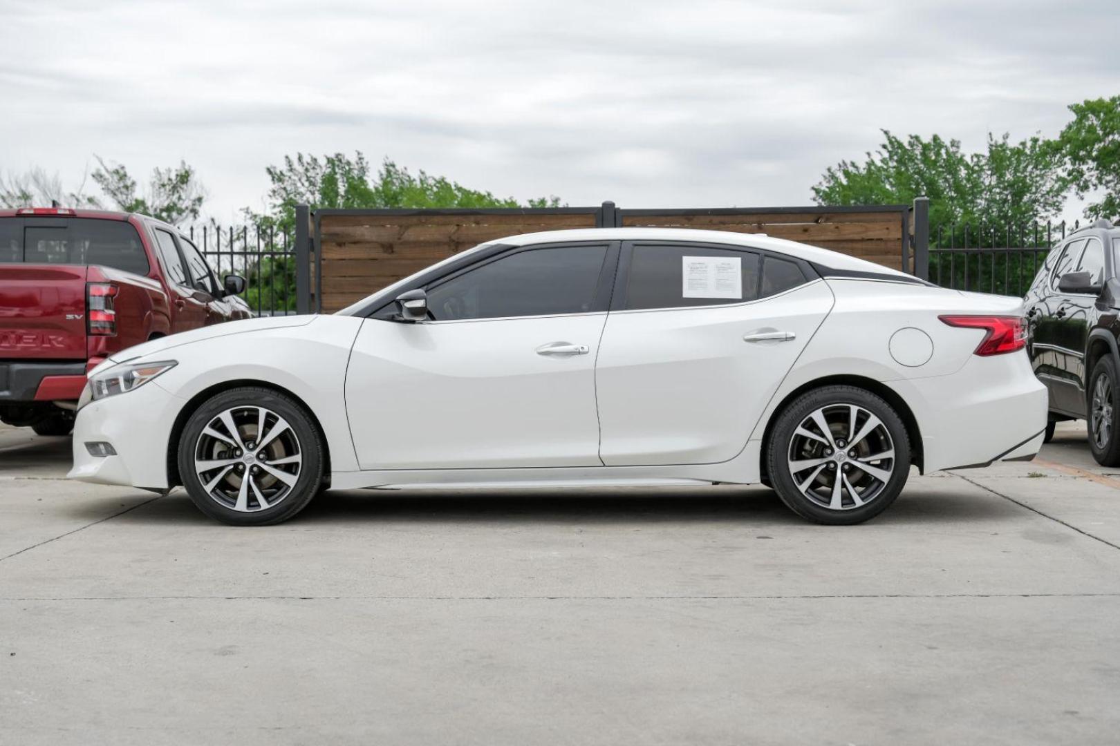 2018 WHITE Nissan Maxima 3.5 SL (1N4AA6AP2JC) with an 3.5L V6 DOHC 24V engine, Continuously Variable Transmission transmission, located at 2401 E Main St., Grand Prairie, TX, 75050, (972) 262-4440, 32.748981, -96.969643 - Photo#14