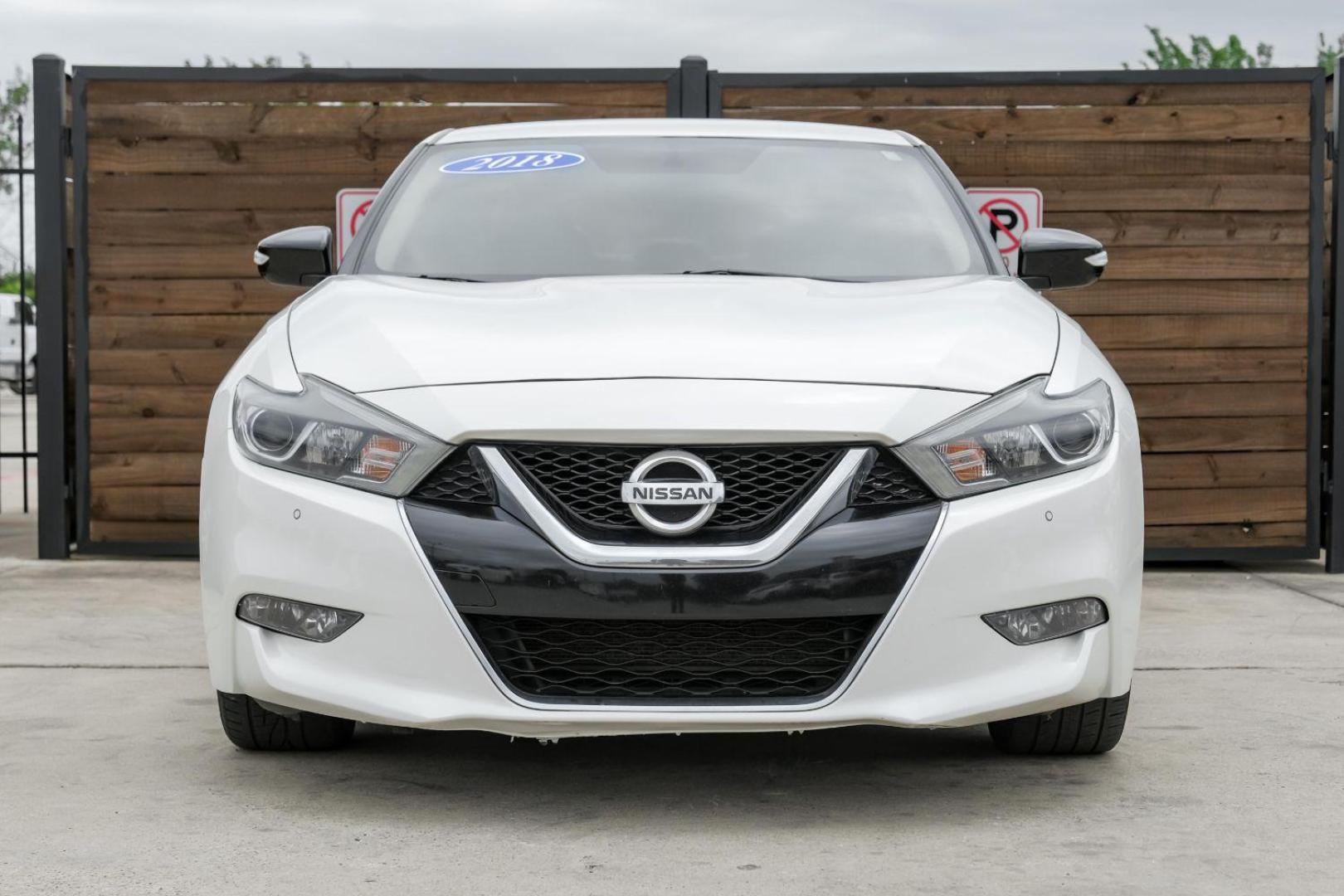 2018 WHITE Nissan Maxima 3.5 SL (1N4AA6AP2JC) with an 3.5L V6 DOHC 24V engine, Continuously Variable Transmission transmission, located at 2401 E Main St., Grand Prairie, TX, 75050, (972) 262-4440, 32.748981, -96.969643 - Photo#4