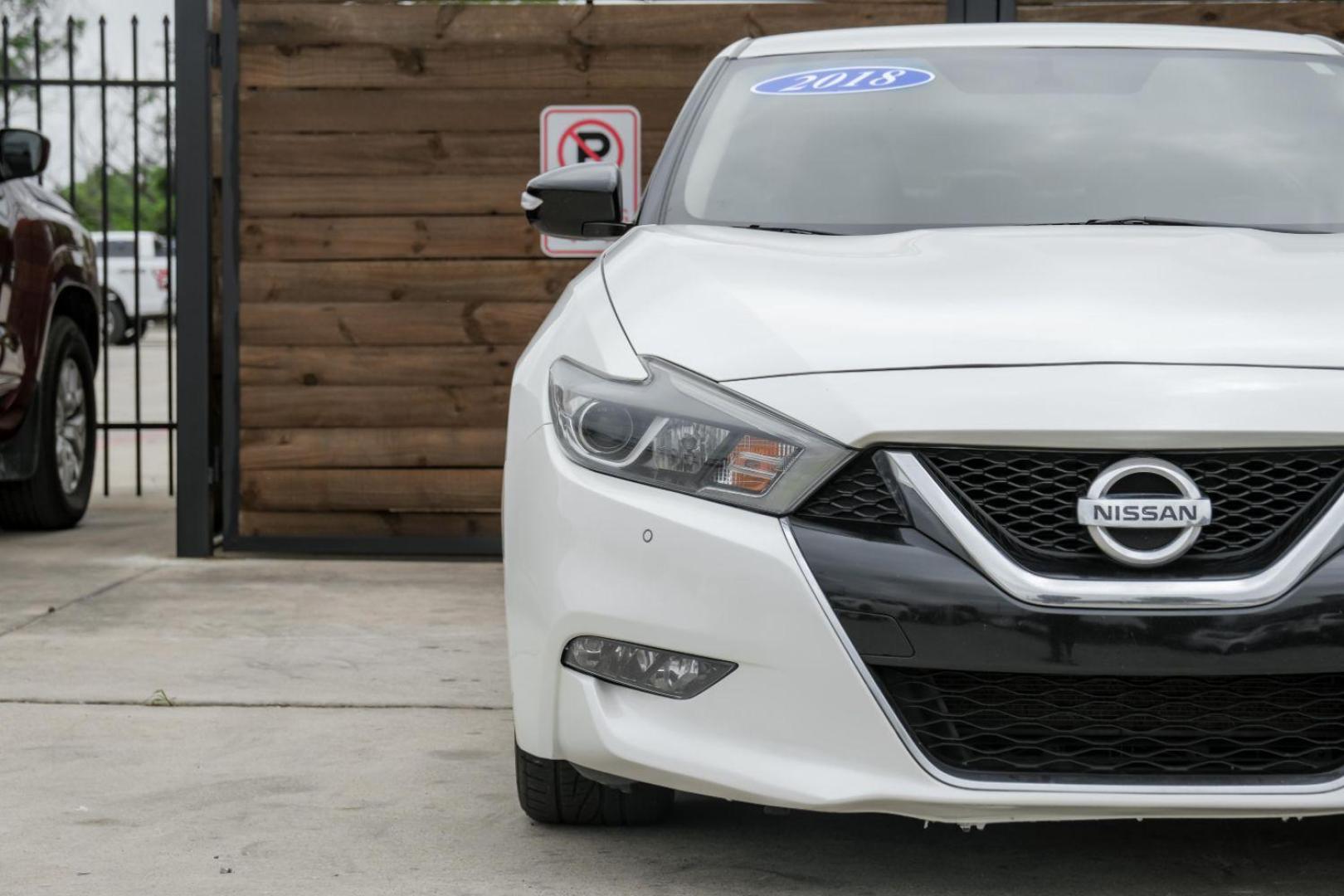 2018 WHITE Nissan Maxima 3.5 SL (1N4AA6AP2JC) with an 3.5L V6 DOHC 24V engine, Continuously Variable Transmission transmission, located at 2401 E Main St., Grand Prairie, TX, 75050, (972) 262-4440, 32.748981, -96.969643 - Photo#50