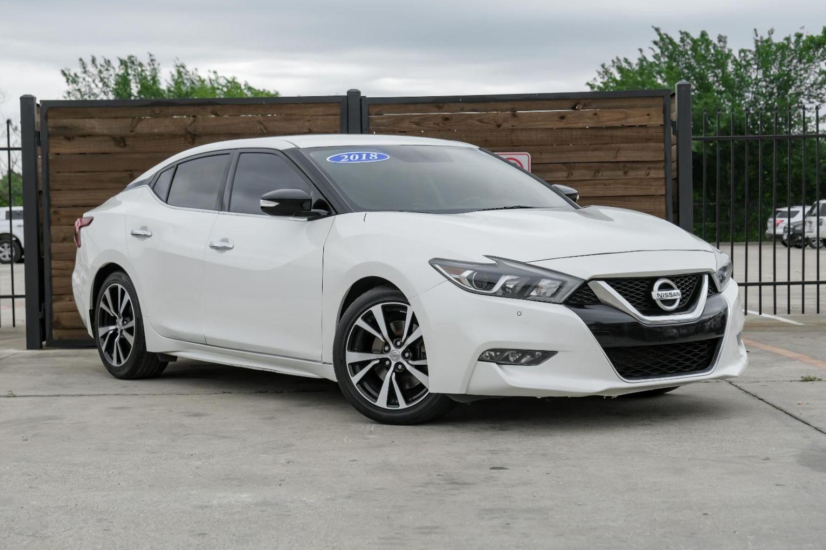 2018 WHITE Nissan Maxima 3.5 SL (1N4AA6AP2JC) with an 3.5L V6 DOHC 24V engine, Continuously Variable Transmission transmission, located at 2401 E Main St., Grand Prairie, TX, 75050, (972) 262-4440, 32.748981, -96.969643 - Photo#5