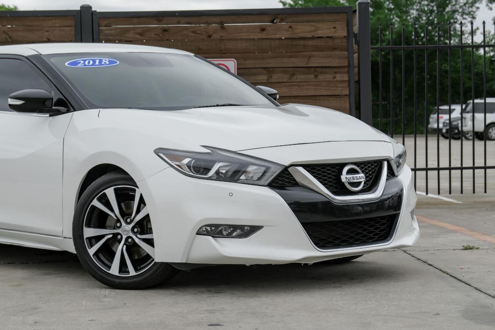 2018 WHITE Nissan Maxima 3.5 SL (1N4AA6AP2JC) with an 3.5L V6 DOHC 24V engine, Continuously Variable Transmission transmission, located at 2401 E Main St., Grand Prairie, TX, 75050, (972) 262-4440, 32.748981, -96.969643 - Photo#7